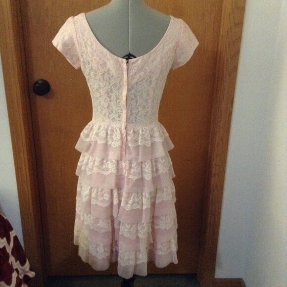 Vintage 1950s '50s Pink Lined Cupcake Layered Tiered Lace Cocktail Dress - Picture 2 of 5